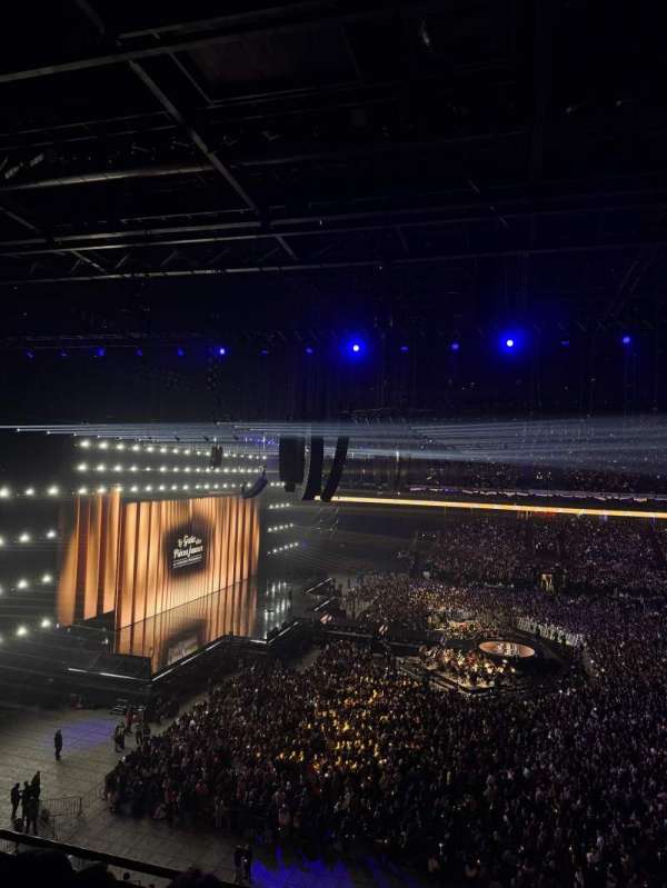 Paris La Défense Arena, section: 404, row: 44, seat: 9