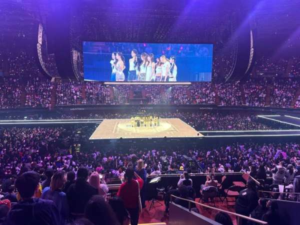 Kia Forum, section: 127, row: 12, seat: 9