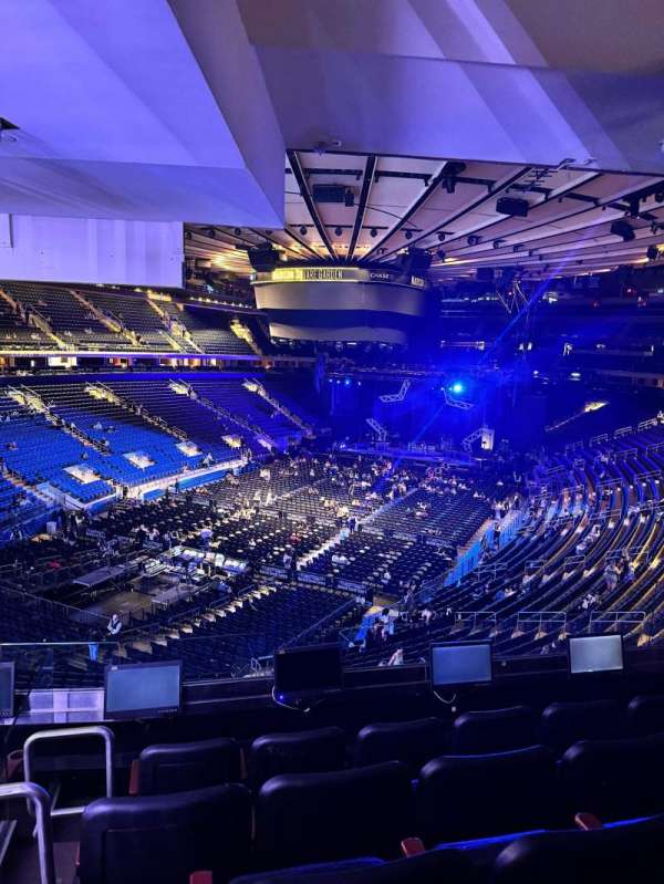 Madison Square Garden, section: 206, row: 5, seat: 11