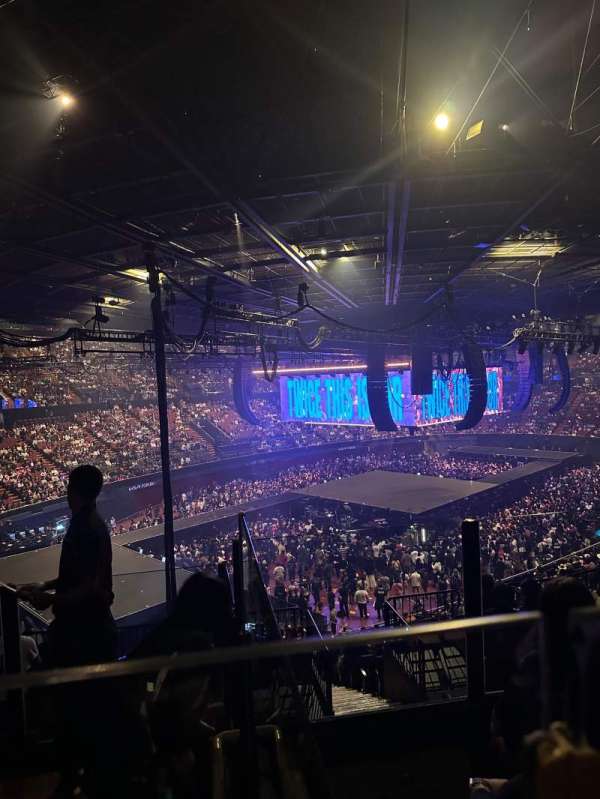 Kia Forum, section: 222, row: 5, seat: 4
