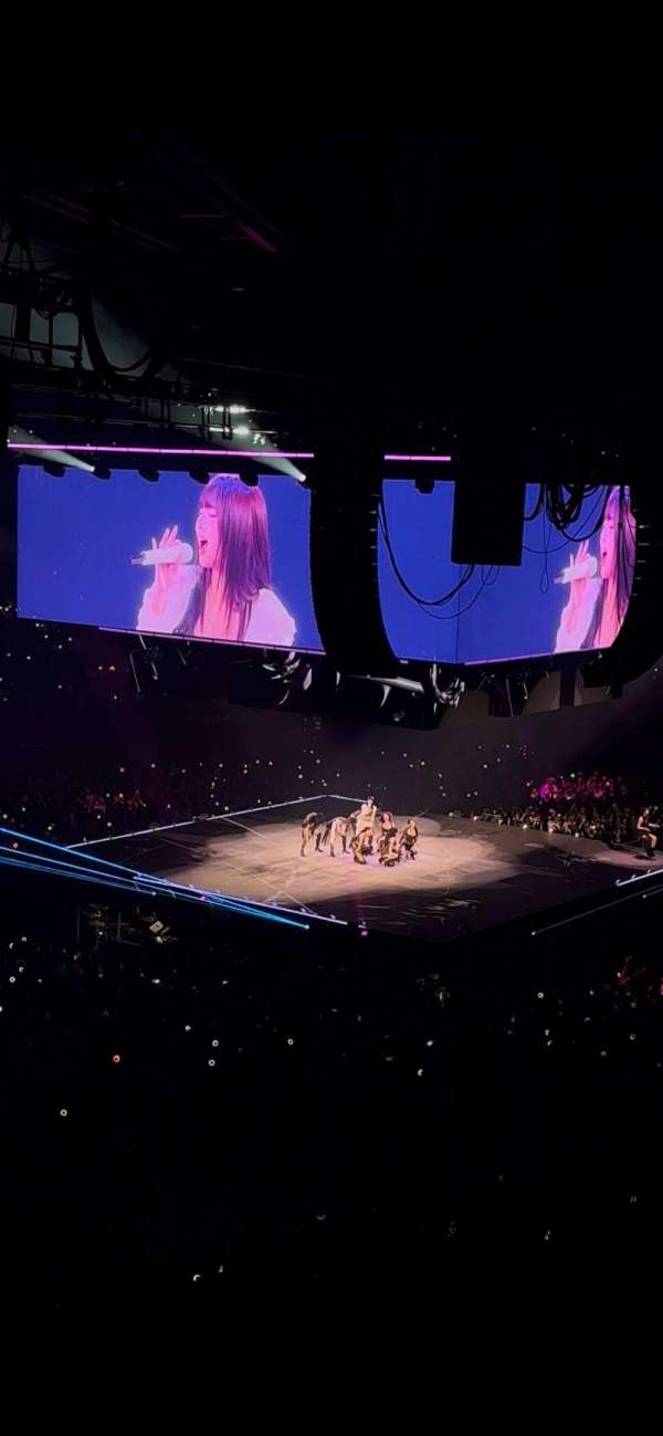 Kia Forum, section: 222, row: 5, seat: 4