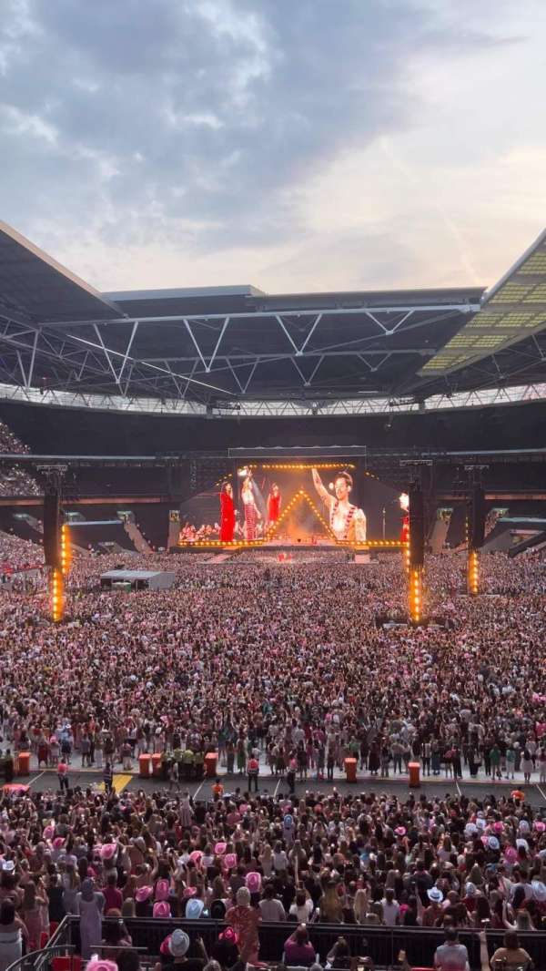 Wembley Stadium, section: 212, row: 1, seat: 272