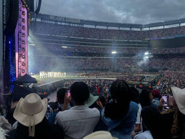 MetLife Stadium, section: 142, row: 19, seat: 26