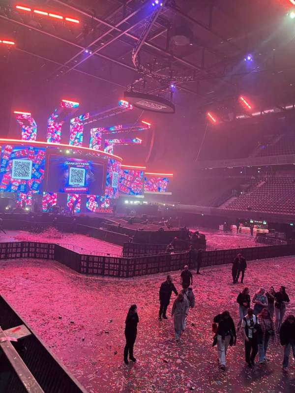 Ziggo Dome, section: 109, row: 1, seat: 329