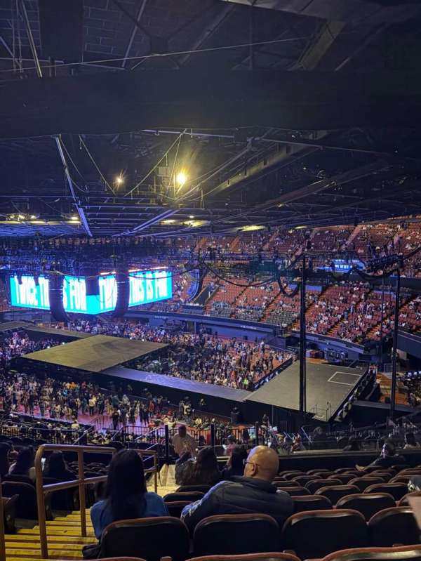 Kia Forum, section: 214, row: 14, seat: 2
