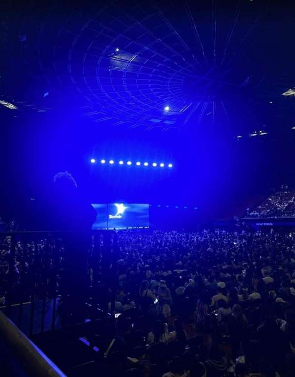 Kia Forum, section: 131, row: 1, seat: 6