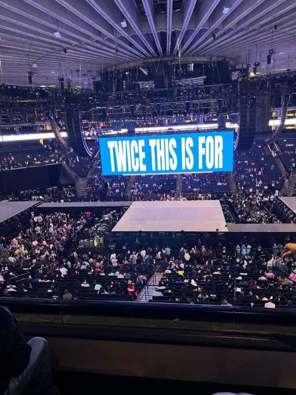 Oakland Arena, section: M40