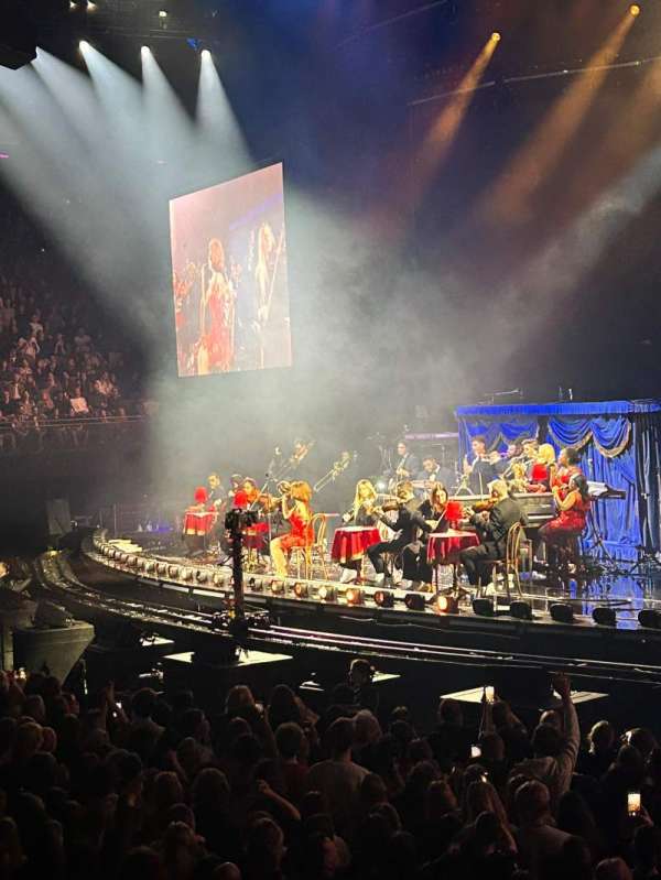 Ziggo Dome, section: 102, row: 1, seat: 54