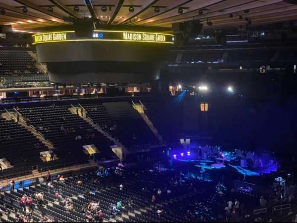 Madison Square Garden, section: 208, row: 10, seat: 18