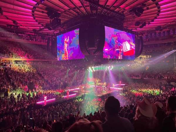 Madison Square Garden, section: 115, row: 17
