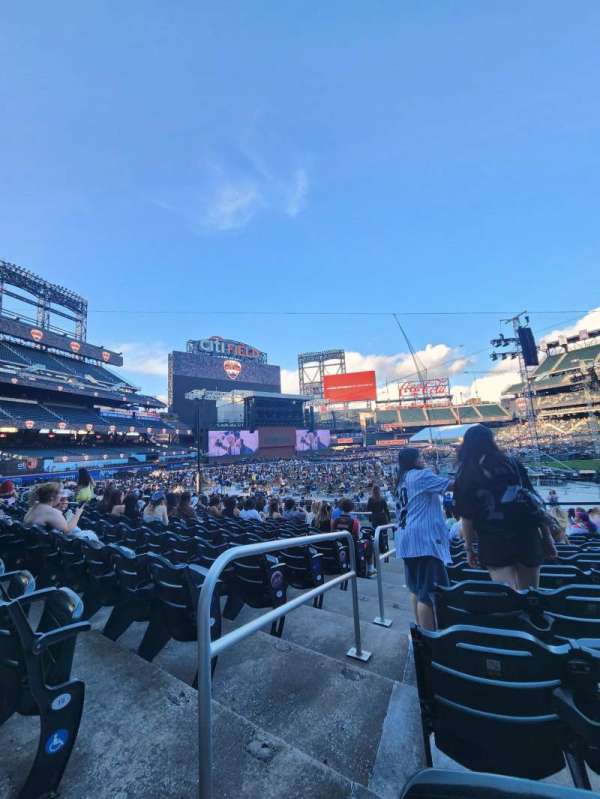 Citi Field, section: 124, row: 20, seat: 16