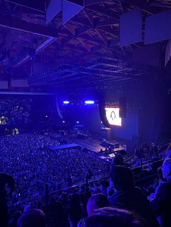 Unipol Arena, section: 2 EST B, row: 6, seat: 28