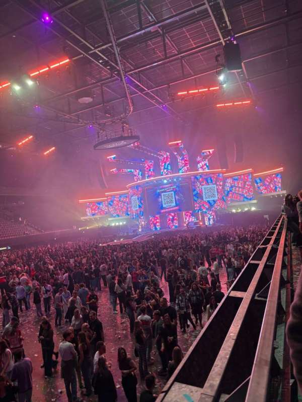 Ziggo Dome, section: 104, row: 1, seat: 118