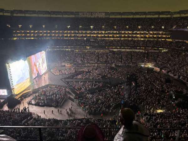 MetLife Stadium, section: 338, row: 3, seat: 23