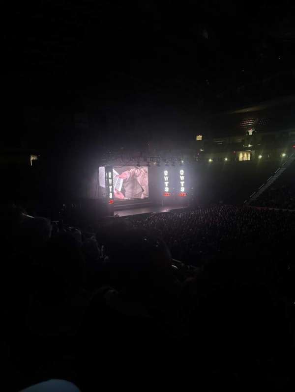 Giant Center, section: 121, row: P, seat: 12