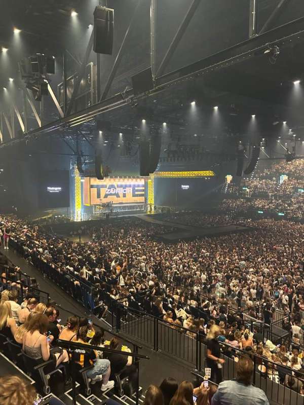 Hallenstadion, section: W1, row: 37, seat: 16