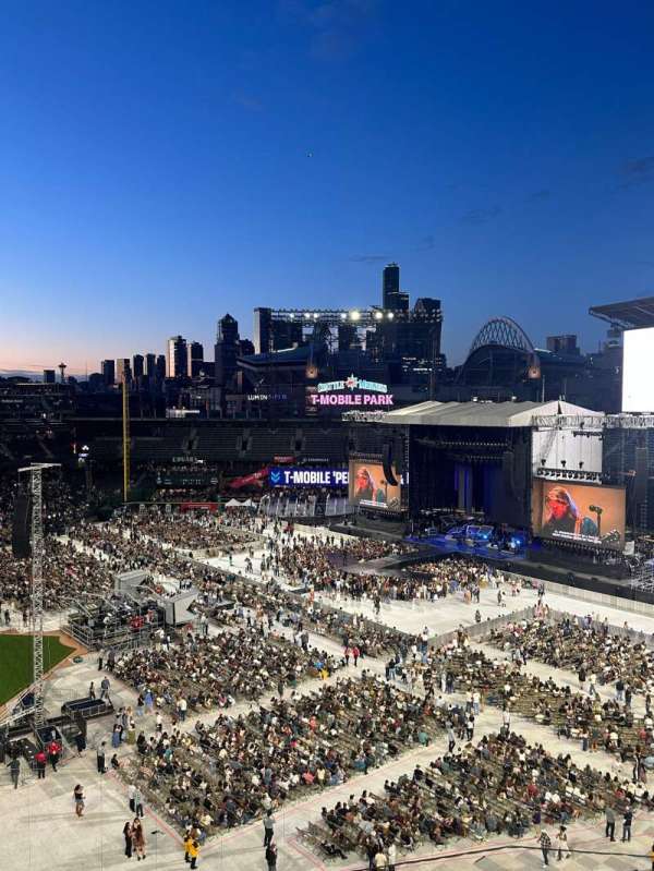 T-Mobile Park, section: 318, row: 1, seat: 24