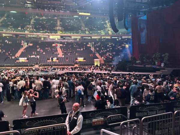 Madison Square Garden, section: 117, row: 4, seat: 1