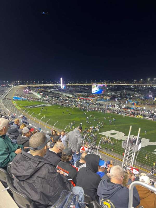 Daytona International Speedway, section: 352, row: 15, seat: 1