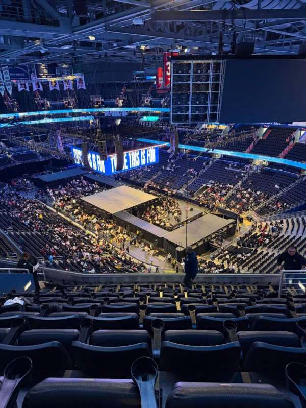 Capital One Arena, section: 405, row: M, seat: 11