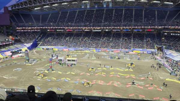 Lumen Field, section: 333, row: D, seat: 15