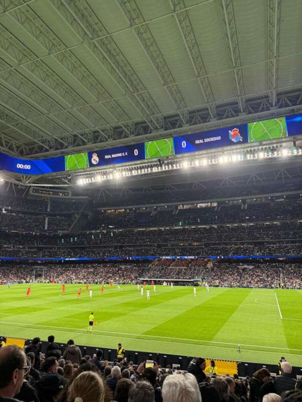 Santiago Bernabéu Stadium, section: 106, row: 19, seat: 8