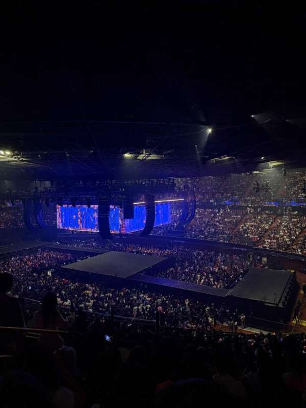 Kia Forum, section: 231, row: 10, seat: 4