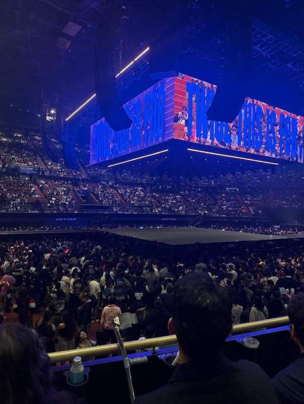 Kia Forum, section: 107, row: 2, seat: 6