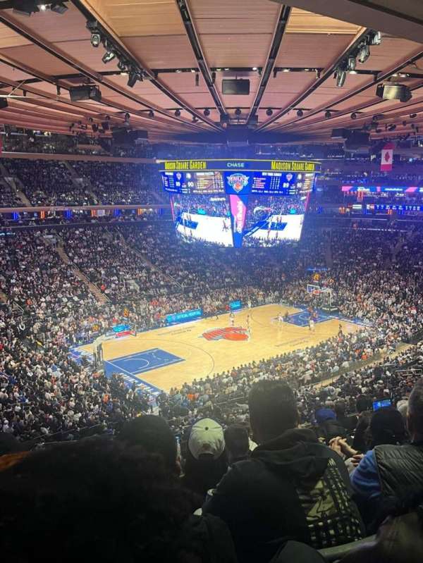 Madison Square Garden, section: 221, row: 9, seat: 4