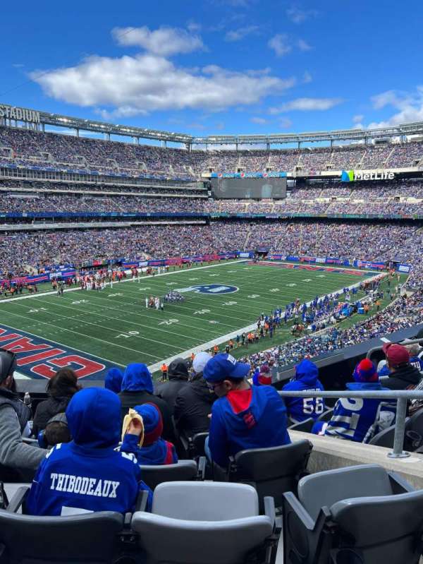 MetLife Stadium, section: 220a, row: 6, seat: 3