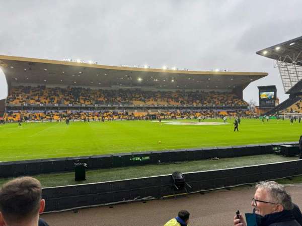 Molineux Stadium, section: JL8, row: E, seat: 221