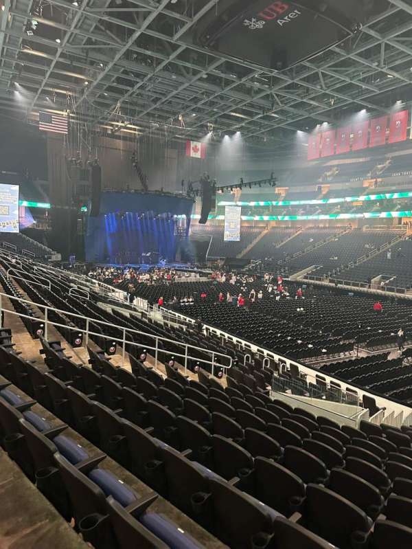 UBS Arena, section: 121, row: 17, seat: 4