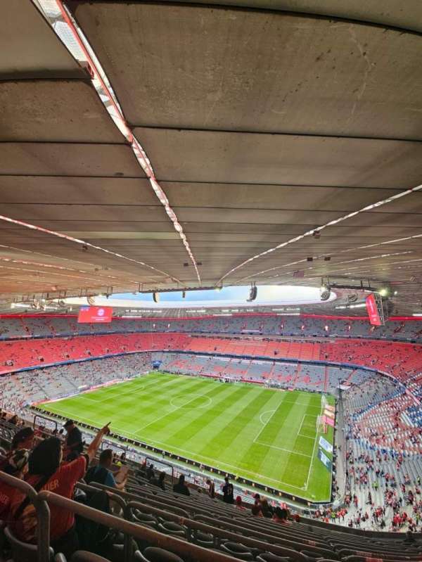Allianz Arena, section: 332, row: 17, seat: 1