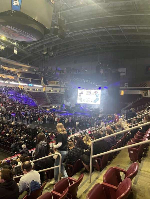 Giant Center, section: 105, row: P, seat: 7