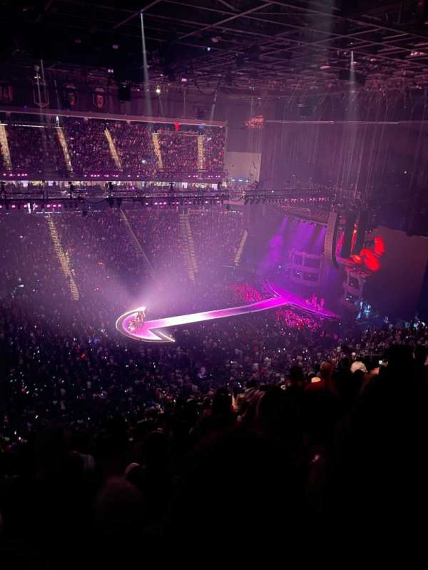 T-Mobile Arena, section: 222, row: P, seat: 8