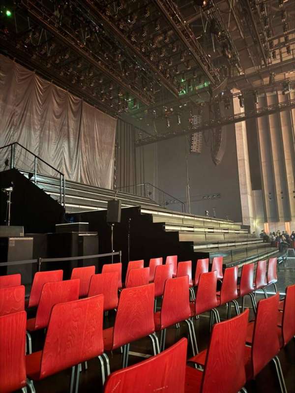 Zénith de Saint-Étienne, section: Parterre Bloc 3, row: E, seat: 11