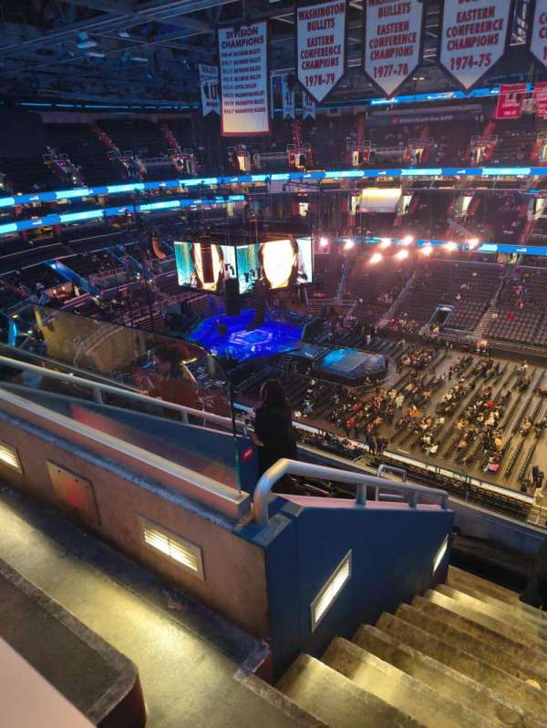 Capital One Arena, section: 401, row: H, seat: 3