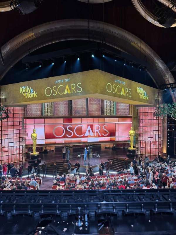 Dolby Theatre, section: Mezzanine 1C, row: A, seat: 19