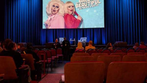 Chicago Theatre, section: MNFL4R, row: EE, seat: 402