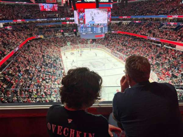 Capital One Arena, section: 424, row: B, seat: 9