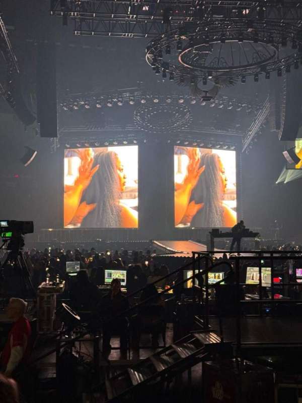 Heritage Bank Center, section: 139, row: D, seat: 8