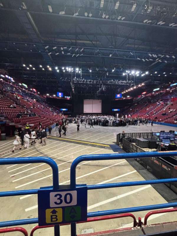 Unipol Forum, section: B30, row: 2, seat: 8