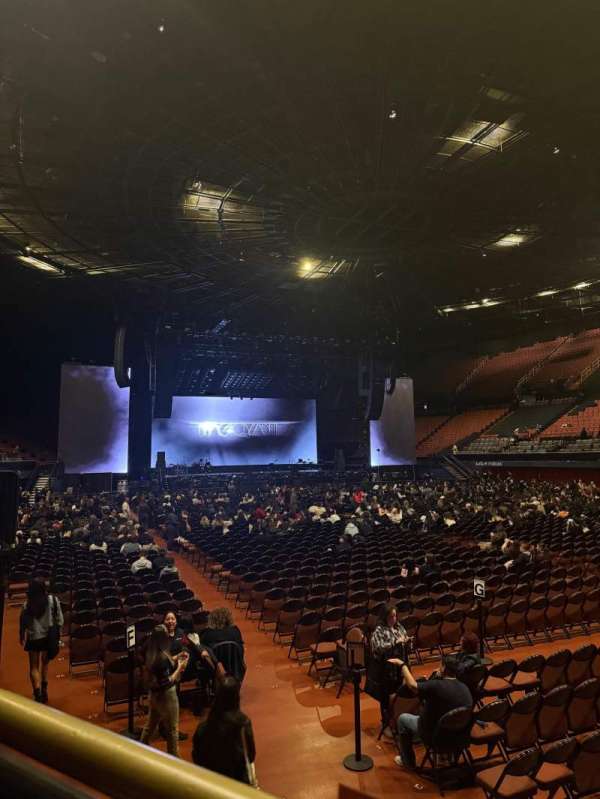 Kia Forum, section: 132, row: 1, seat: 6