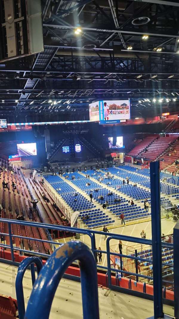 Unipol Forum, section: C32, row: 5, seat: 1
