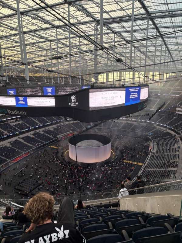 SoFi Stadium, section: 529, row: 11, seat: 8
