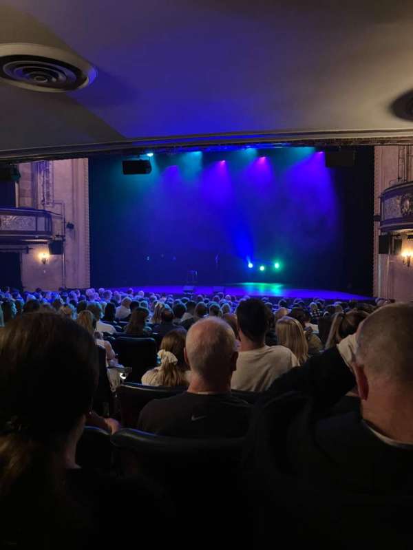 Comedy Theatre, section: Stalls, row: Q, seat: 32