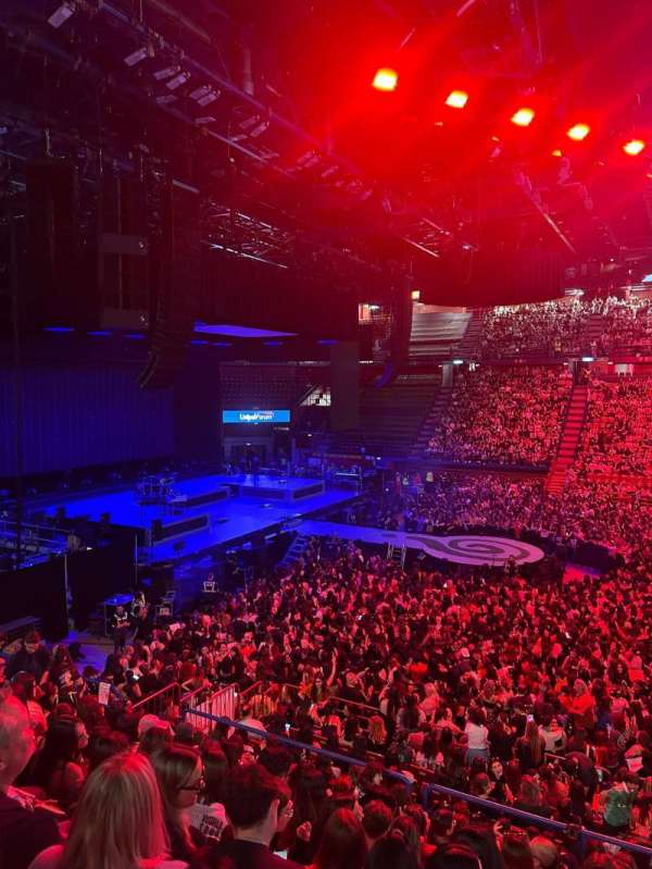 Unipol Forum, section: B6, row: 11, seat: 1