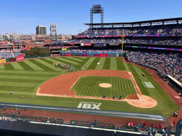 Citizens Bank Park, section: 325, row: 1, seat: 7