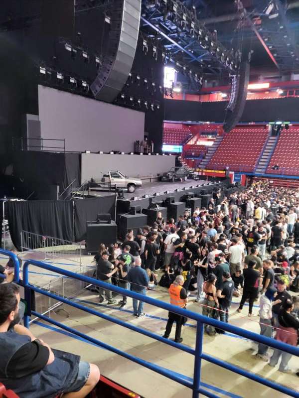 Unipol Forum, section: B7, row: 4, seat: 3