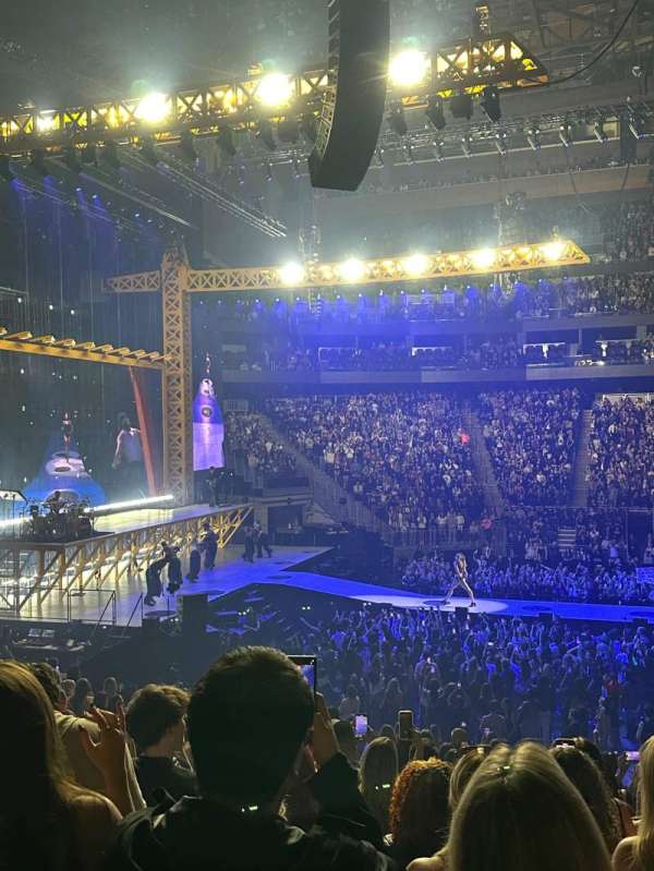 Climate Pledge Arena, section: 02, row: S, seat: 18